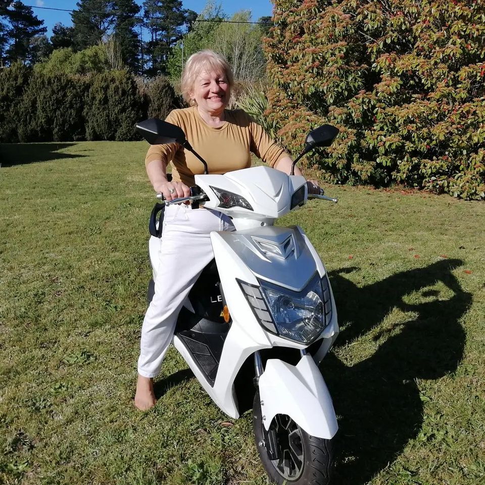 <span color-type="color" style="color: #ffffff;">Саша</span>